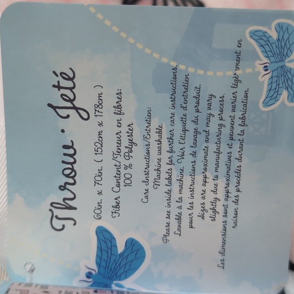 Gilmore Girls Gift Bundle - Cozy Blanket, XL Mug, 6 Pack Scalloped Socks 🧦 - Picture 4 of 13